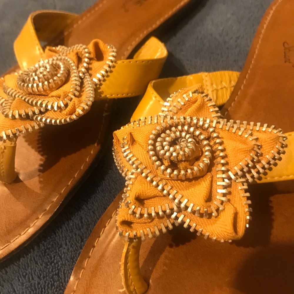 Madeline Stuart Yellow Zipper Flower Sandals - Picture 4 of 5